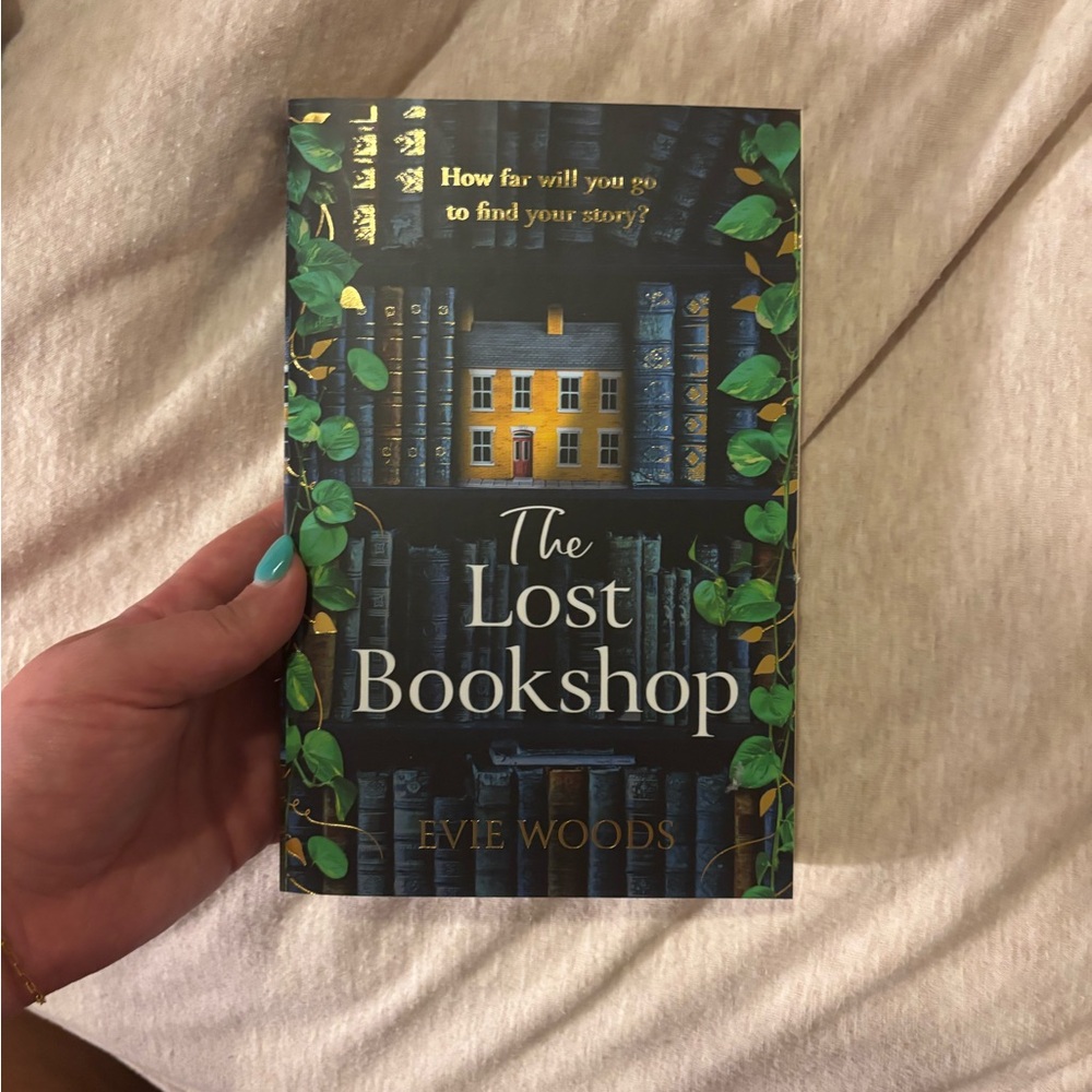 The Lost Bookshop by Evie Woods - Picture 2 of 6